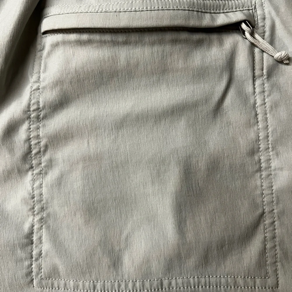 The North Face Men’s Light Gray Green Athletic Shorts Size Large